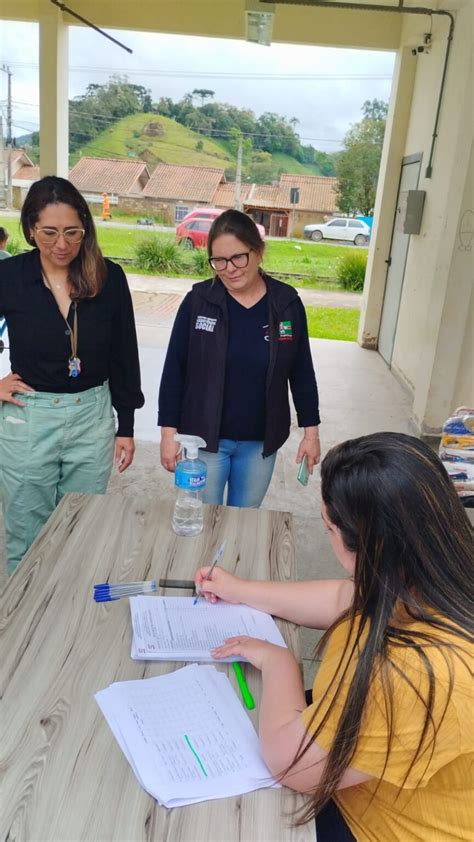 Fam Lias Retornam Para Seus Lares Ap S Fortes Chuvas Primeira P Gina Sc