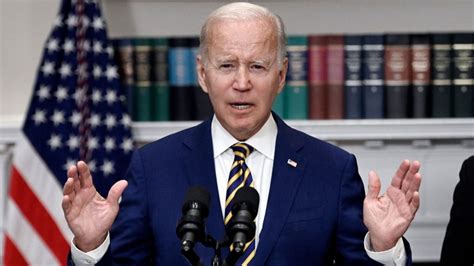 Federal Appeals Court Temporarily Blocks Bidens Student Debt Relief