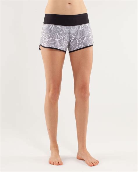 Lululemon Run Ultra Short II Beachy Floral White Fossil Black