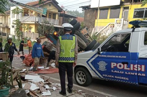 Rem Blong Truk Kecelakaan Di Nagreg Bandung