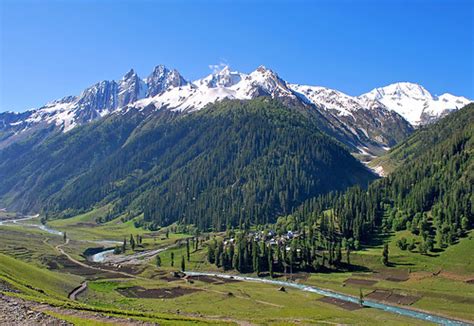 river runs       sonamarg  kas flickr