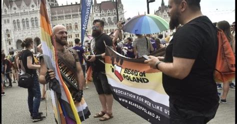 Budapest Il Gay Pride Sfida Domani Orban Gazzetta Di Parma