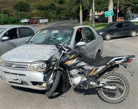 Acidente Entre Carro E Moto Deixa Homem E Mulher Feridos Na Br 393 Em