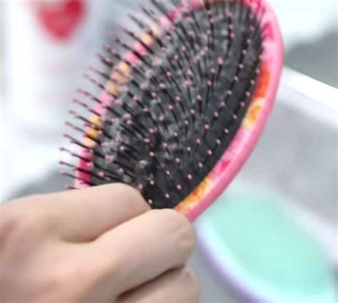 How To Clean A Dirty Hairbrush