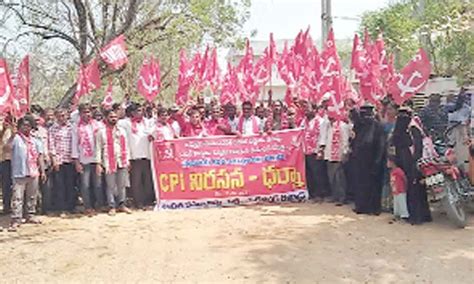 Hyderabad Cpi Leaders Demand Govt To Provide 2bhk Houses