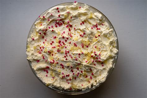 Easy Classic Trifle Recipe | Simple Recipes at Homee