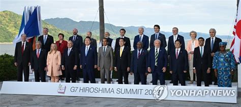 G7 정상회의 기념촬영 참석한 윤석열 대통령 연합뉴스