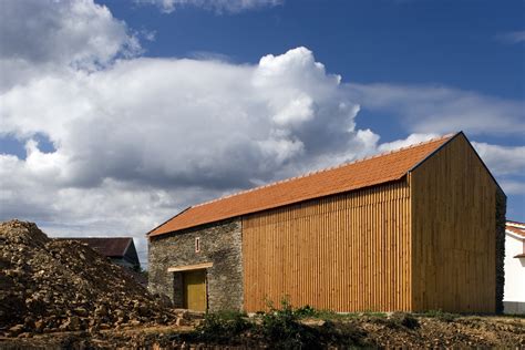 Hay barn conversion | Joao Mendes Ribeiro | Archello