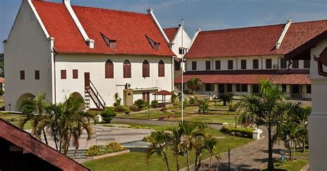 Sejarah Fort Rotterdam Arsy Tours Travel Tour Operator Travel