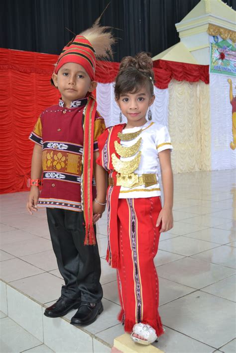 Baju Adat Maluku Sulawesi Utara Yang Elegan - Budayanesia