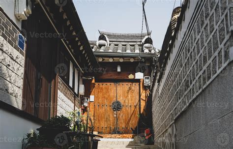 a traditional house in Seoul, Korea 9667067 Stock Photo at Vecteezy