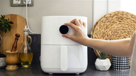 Tiktok S Air Fryer Cleaning Hack Is High Key Dangerous