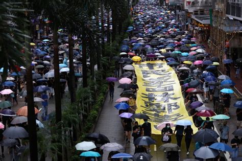 「反極權反緊急法」大遊行變警民衝突 港鐵全線停擺 國際 自由時報電子報