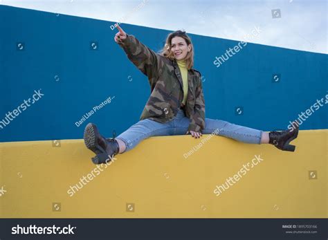 1200 Imagens De Spread Her Legs Imagens Fotos Stock E Vetores Shutterstock