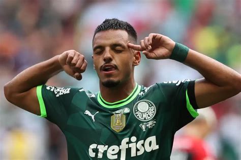 Gabriel Menino encaminha seu futuro no Palmeiras após ser disputado por