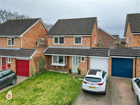 3 Bed Link Detached House To Rent In Broadlands Frimley Camberley