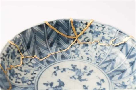 Kintsugi técnica de reparación de la cerámica con oro Japonismo