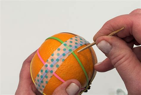 How To Make An Orange Pomander Sweet Smelling Christmas Craft You