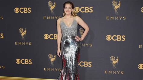 Emmy Acertaron Los Looks De Las Estrellas En La Alfombra Roja