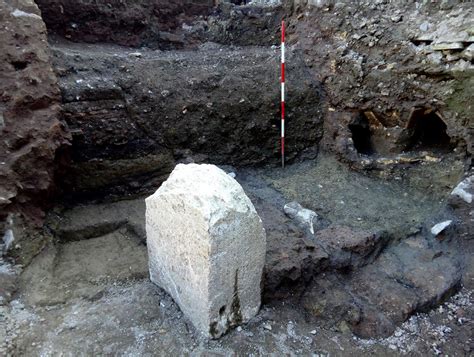 I Ritrovamenti Archeologici Di Piazza Augusto A Roma E Via Rovello A