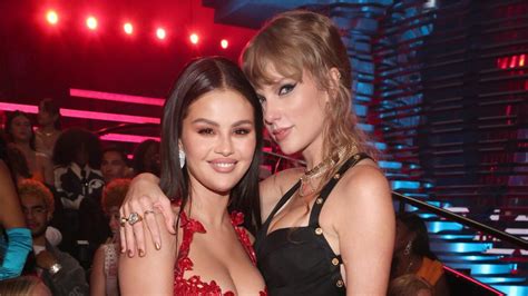 Selena Gomez Shares Adorable Kissing Selfie With Goddess Taylor Swift Iheart