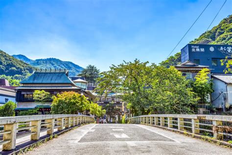 温泉街がおすすめの温泉地15選 浴衣で食べ歩きが楽しめるのは？｜ニフティ温泉