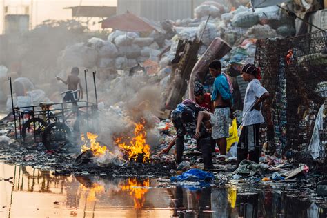 Trash Scavengers And Fire Tondo Landfill Manila Philippines R Urbanhell