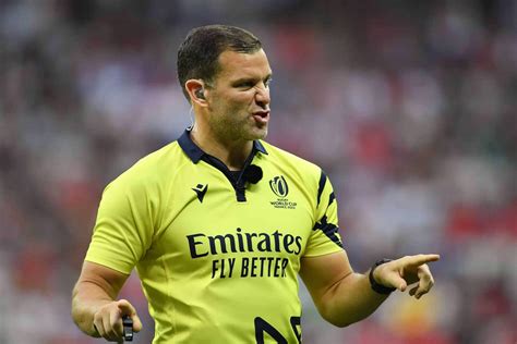 Karl Dickson Qui Est L Arbitre Du Match France Italie Critiqu Par