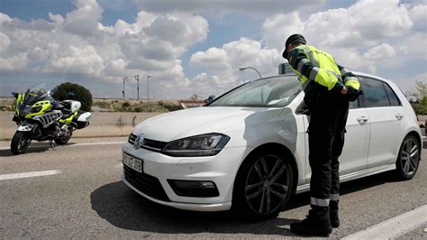 Ojo Te Pueden Multar Con 200 Euros Por Conducir Con Abrigo