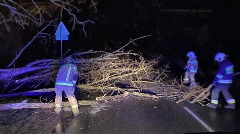 Wichury w Polsce Niż Willy Kilkaset interwencji przerwy w dostawie