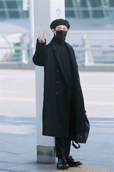 10 Times BTS's V Turned The Airport Into A Runway With His Chic Fashion ...