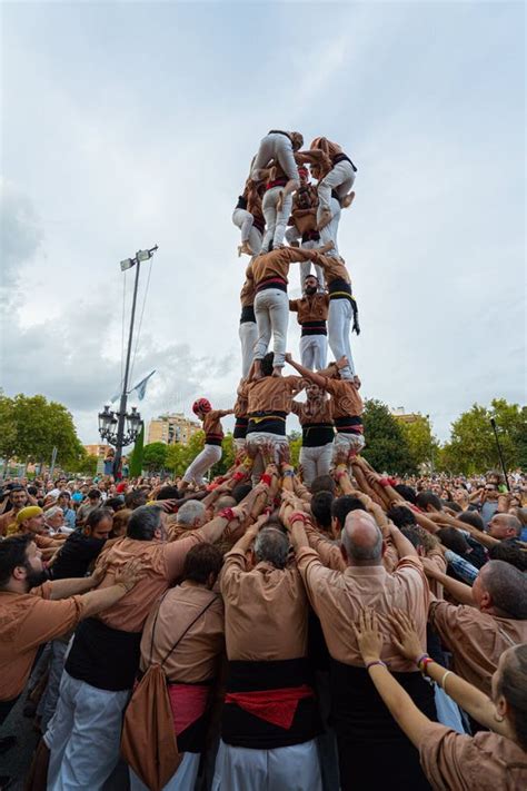 Castells Performance Una Torre Humana Construida Tradicionalmente En