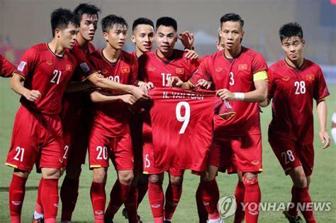 박항서의 베트남 축구 ‘스즈키컵 2018 4강 1차전서 필리핀에 2 1 승 아시아투데이