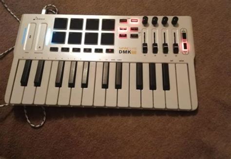 Donner DMK 25 MIDI Keyboard Controller 25 Key Light And Portable White