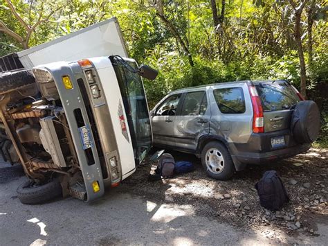 Corresponsales De Univisión Sufren Accidente De Tránsito En Cacaopera