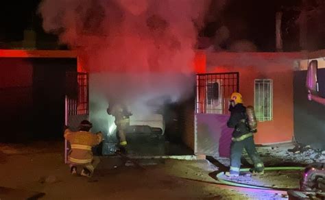 Voraz incendio consume un auto Kia en una cochera en Guamúchil