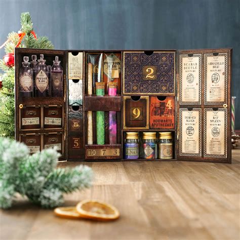 Harry Potter Calendrier de l Avent dans une boîte cadeau Elbenwald