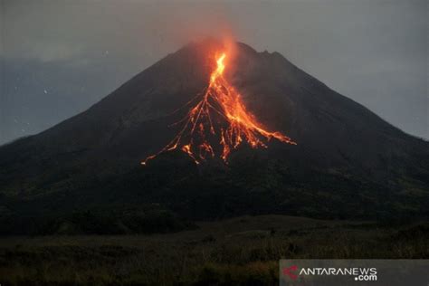 Mount Merapi emits incandescent lava 15 times - ANTARA News