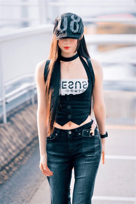 Korean Netizens Praise Babymonster S Asa For Her Stunning Y K Fashion