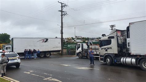 Caminhoneiros Realizam Manifesta O Em Lagoa Vermelha Depois De