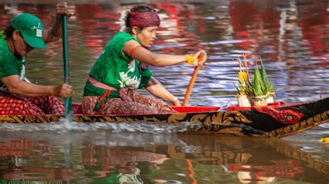 Leading Lady With Offering At Head Of Touk Ngor Canoe Photos Bon Om