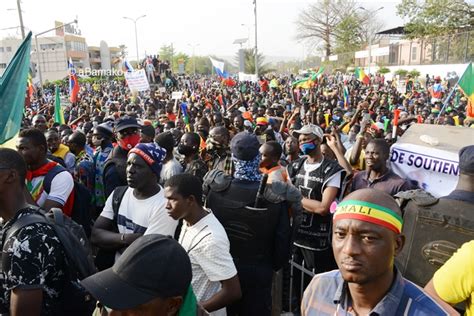 Manifestation du mouvement Yerewolo Debout sur les Remparts à Bamako