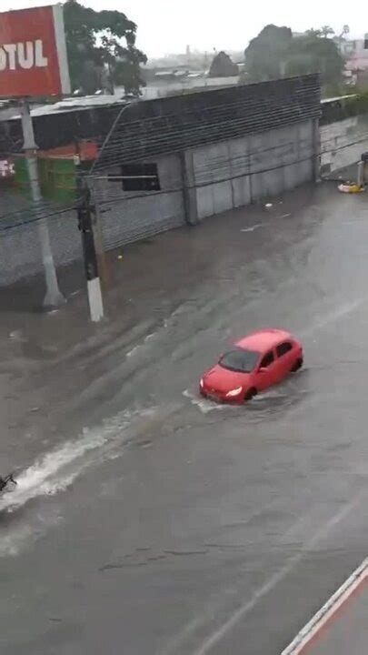 V Deo Parte Da Avenida Fernandes Lima Est Alagada As Fortes