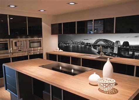 Reasons To Use Aluminum Splashbacks For Home Decor