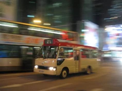 奔跑在旺角的红色小巴，是香港最自由的灵魂凤凰网汽车凤凰网