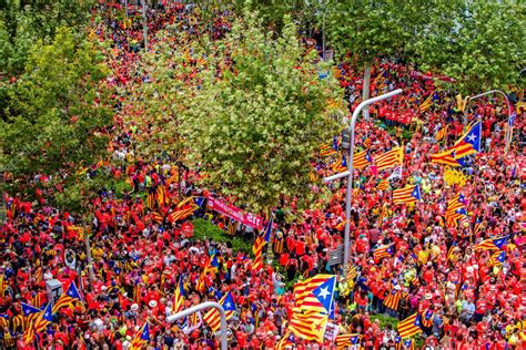 Barcelona EspaÑa 11 De Septiembre De 2018 Cientos De Miles De Catalanes Piden La