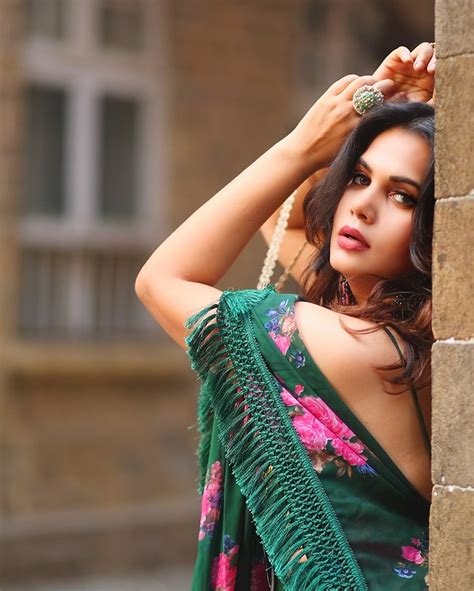 Anupama Agnihotri Hot Cleavage Exposed In Bralette Top Glamsundari In