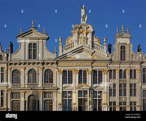 Facade With Golden Decorations Guild Houses Guild Houses At The Grote