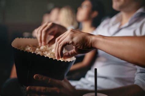 Cine y palomitas por qué las comemos al ver películas Cine PREMIERE