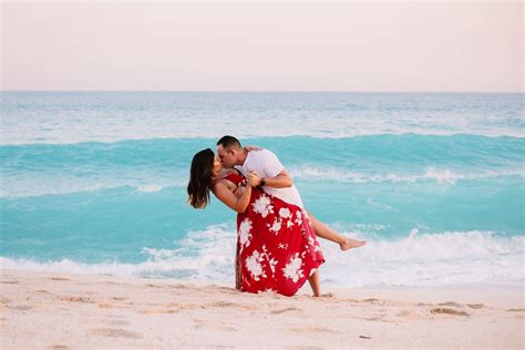 Capturing Love: A Guide to Stunning Couple Beach Photography ...